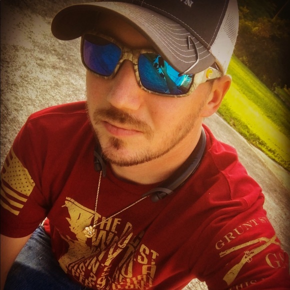 Meet Jesse, Your Thrift Store attendant, Enjoy! - Picture 5 of 8